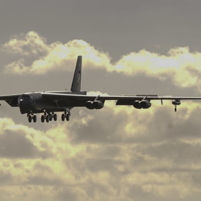 Yhdysvaltain ilmavoimien B-52 -pommikone ilmassa.