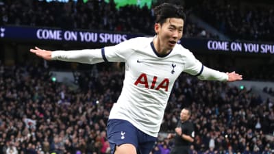 Son Heung-Min firar efter mål.