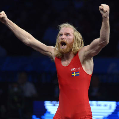 Zakarias Tallroth firar sitt VM-brons 2015.
