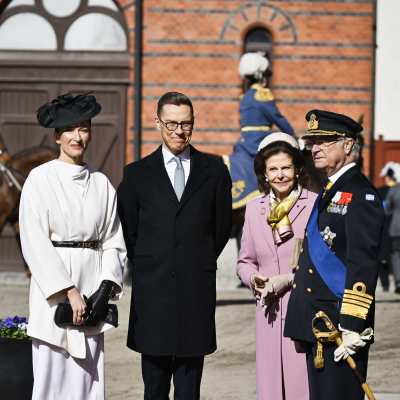 Alexander Stubb, Suzanne Innes-Stubb och Sveriges kung och drottning.