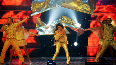 Carola Häggqvist på scenen i Aten i samband med ESC 2006
