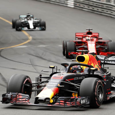 Daniel Ricciardo före Sebastian Vettel i Monaco