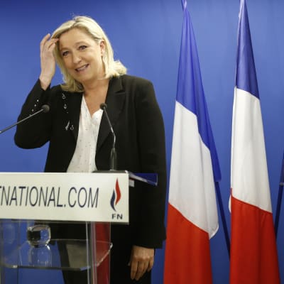 Nationella Frontens partiledare Marine Le Pen kommenterade valresultatet den 22 mars 2015