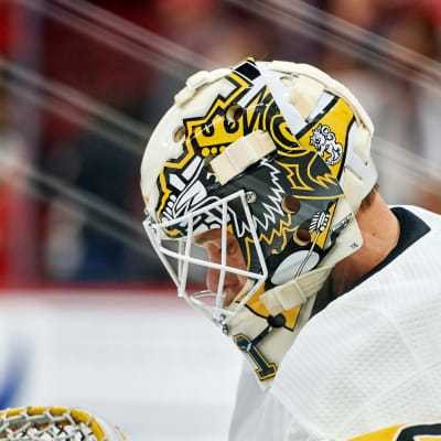Finske NHL-målvakten Antti Niemi hänger med huvudet.
