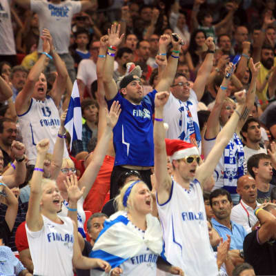 Finländska supportrar under basket-VM i Spanien 2014.