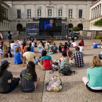 Studerande vid University of Texas i Austin tittar på en liveström den 10 april 2014.
