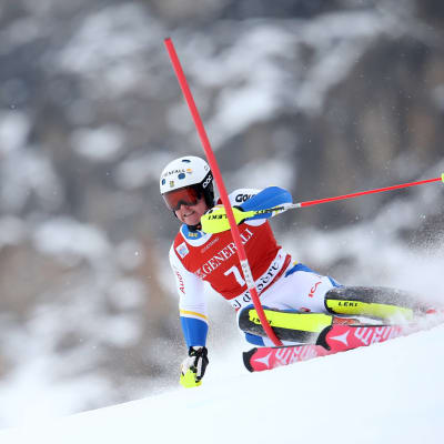 Mattias Hargin åker slalom.
