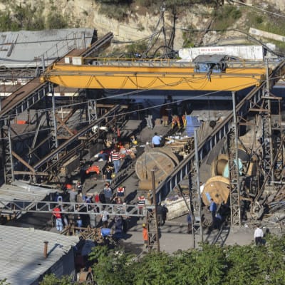 Hundratals gruvarbetare befarades ha blivit instängda i en kolgruva i Manisa i Turkiet efter en brand den 13 maj 2014.