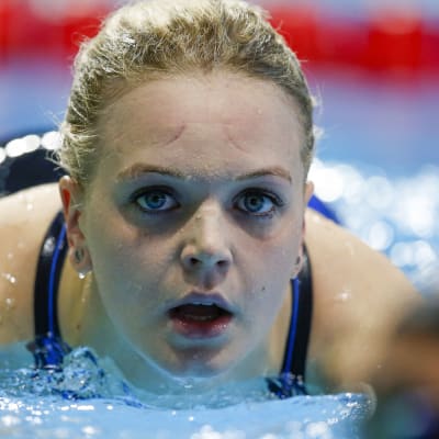 Emilia Bottas i bassängen.