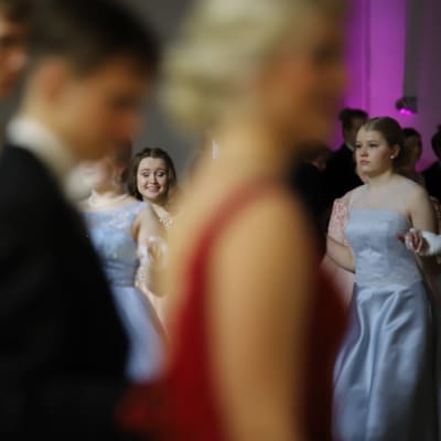 Lyseon lukion vanhojen tansseissa oli liikettä. 
