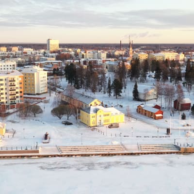 Kemin sisäsatama mereltä päin kuvattuna