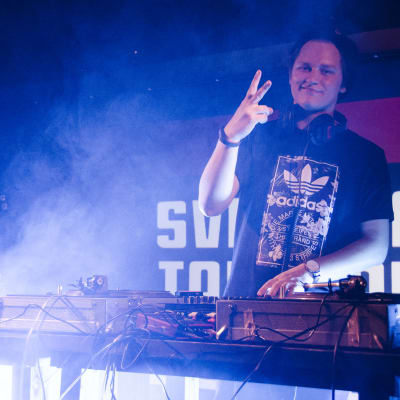 DJ