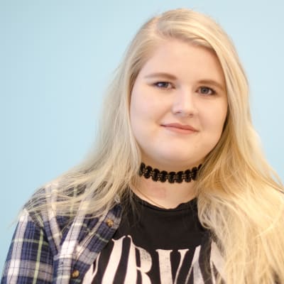 Sofi Huldin i närbild. Hon har valt yrkesutbildning istället för gymnasiet.