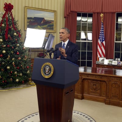 Barack Obama håller tal från Ovala rummet den 6 december 2015.