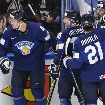 Finland firar mål i hockey-VM.