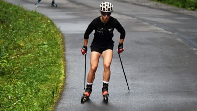Jonna Sundling på rullskidor i Östersund sommaren 2022.