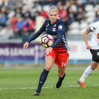 Ada Hegerberg spelar för Lyon.