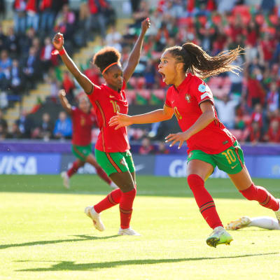 Jessica Silva tuuletti Portugalin tasoitusmaalia Sveitsiä vastaan.