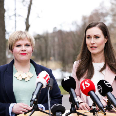 Annika Saarikko ja Sanna Marin.