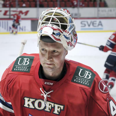 HIFK:s 46-åriga målvaktstränare fick hoppa in som reservmålvakt i matchen mot SaiPa i januari 2020.