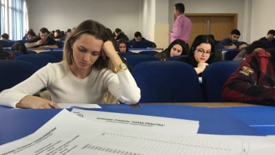 Tentamen pågår vid universitetet i Pristina, Kosovo