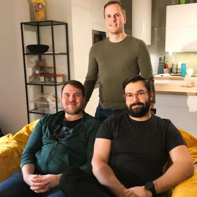 Toni Lahnakoski, Eric Damén och Oskar Högström är medlemmar i bastugänget och de träffas nästan varje fredag för att gå i bastu tillsammans.