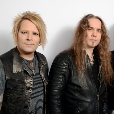 Sampsa Astala, Jarkko Ahola ja Tuuli Saksala seisomassa