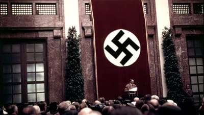 Hitler puhuu Münchenissä vuonna 1938.