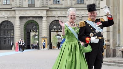 Drottning Margrethe av Danmark och prins Henrik på kungligt bröllop i Stockholm 2010.