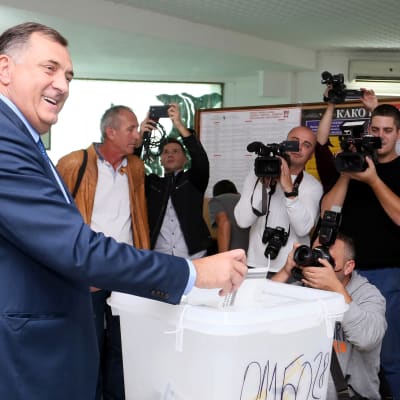 Den bosnienserbiska ledaren Milorad Dodik valdes in i Bosnien-Herzegovinas presidentråd