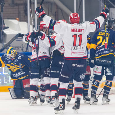 HIFK firar mål.