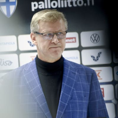 Markku Kanerva lehdistötilaisuudessa 8.11.2022.