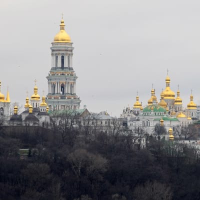 Grottklostret i Kiev med gyllene kupoler