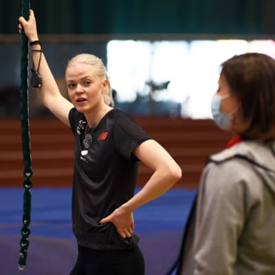 Jonna Berghem tillsammans med tränaren Petra Stenman.
