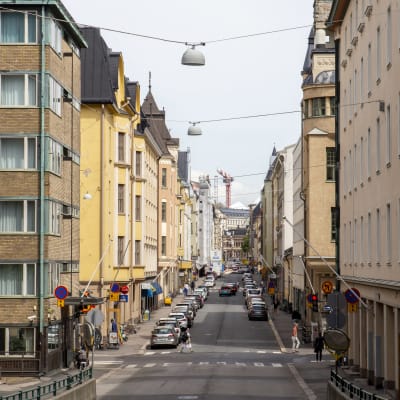 Helsingin uudenmaankatu Sinebrychoffin puiston suunnasta kuvattuna.