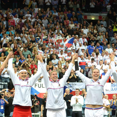 Tjeckien firar segern i Fed Cup i tennis inför hemmapubliken i Prag.