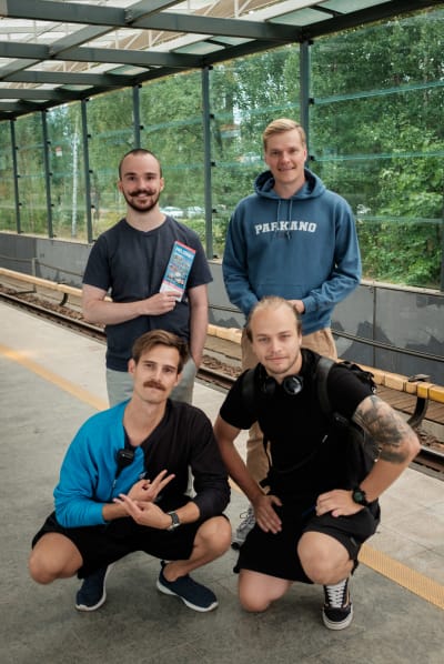 Velikullat -sarjan näyttelijät Otto Henrikson ja Juho Uusitalo, sekä ohjaajat Johan-Sebastian Rintala ja Sebastian Granskog.