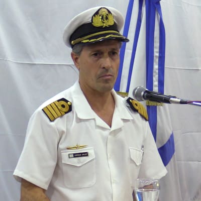 Marinens talesman, kapten Enrique Balbi, talar under en presskonferens i Buenos Aires den 30 november 2017.