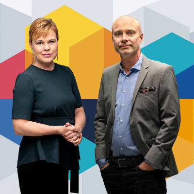 Ingemo Lindroos och Freddi Wahlström framför Svenska Yles färggranna valgrafik.