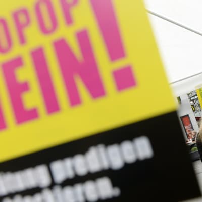 Demonstration mot Ecopop-initiativet om att begränsa invandringen