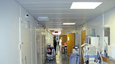 En korridor i ett sjukhus