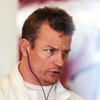 Kimi Räikkönen i depån.