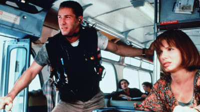 jack (Keanu Reeves) och Annie (Sandra Bullock) i en buss.