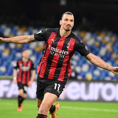 Zlatan Ibrahimovic gjorde två mål mot Napoli. 