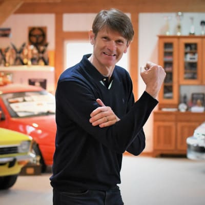 Marcus Grönholm demonstrerar rörelsen han gestikulerade i den legendariska intervjun "up in the ass of Timo".