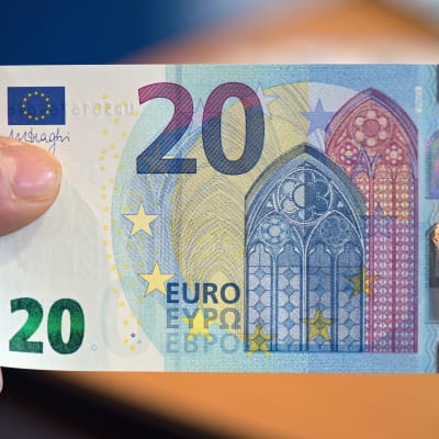 Den nya 20-eurosedeln tas i bruk den 25 november 2015.