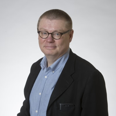 mies hallintoneuvoston puheenjohtaja