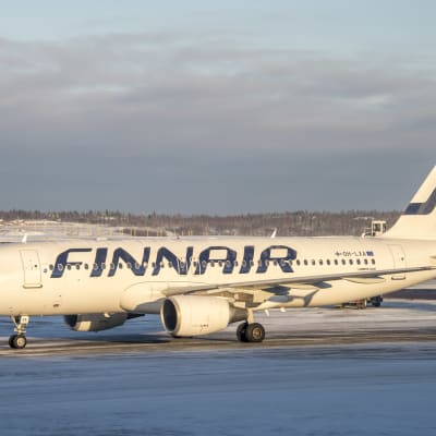 Finnairs plan på flygfältet.