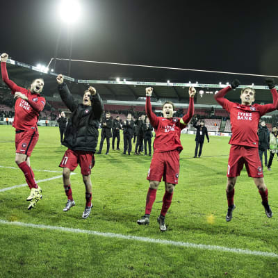 FC Midtjylland firade vilt efter avancemanget till slutspelet.