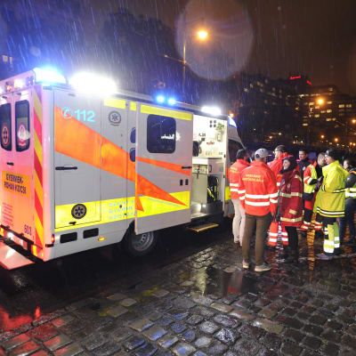 Ambulans i Budapest efter båtolycka.